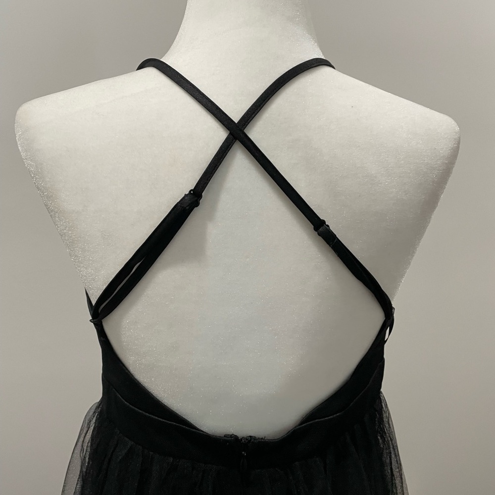 Elegant Black Evening Dress - Picture 4 of 7